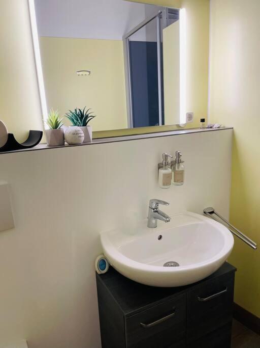 באד גריסבאך Fewo 20 - Appartement Im Rottalblick - Youngmodern Wohnen Mit Bademantelgang Zur Therme, Tv, Balkon Und Persoenlichem Gaesteempfang Von Astarte Estate מראה חיצוני תמונה