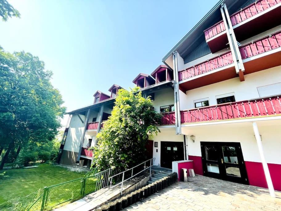 באד גריסבאך Fewo 20 - Appartement Im Rottalblick - Youngmodern Wohnen Mit Bademantelgang Zur Therme, Tv, Balkon Und Persoenlichem Gaesteempfang Von Astarte Estate מראה חיצוני תמונה